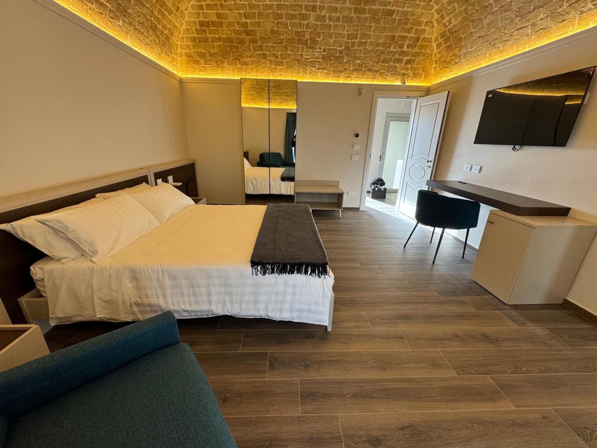 B&B Palazzo Croghan Torre Maggiore Esterno foto