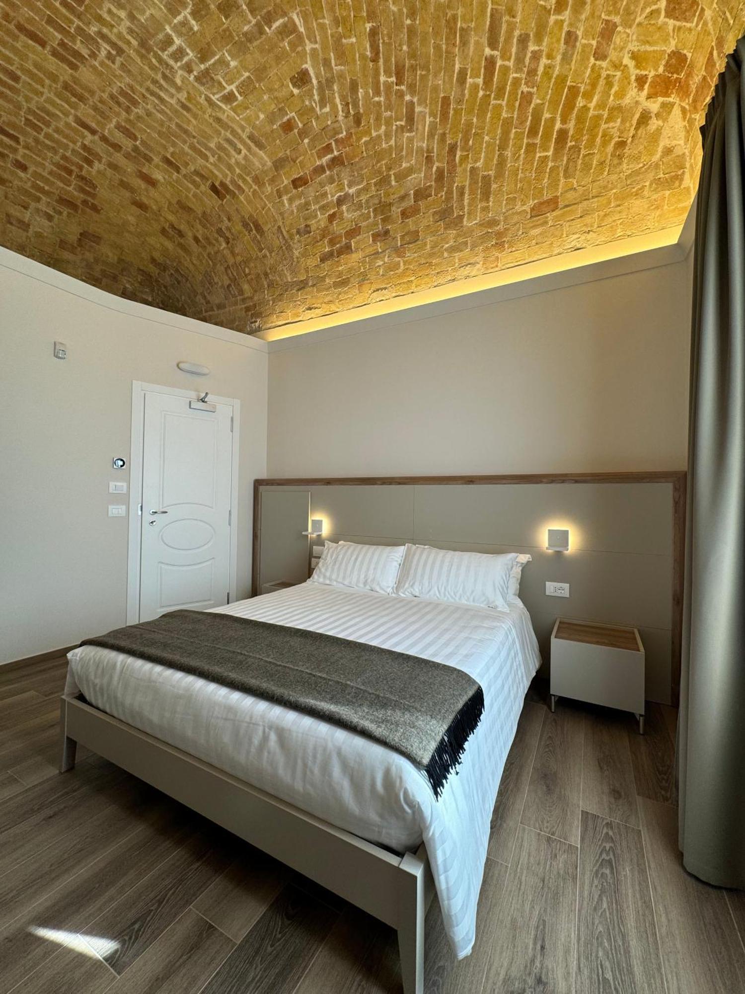 B&B Palazzo Croghan Torre Maggiore Esterno foto