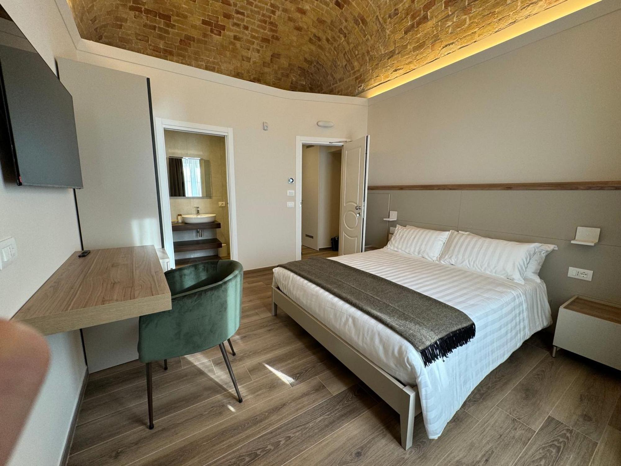 B&B Palazzo Croghan Torre Maggiore Esterno foto